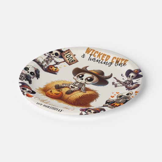 一面的な西不気味ハロウィーンの最初の誕生日 ペーパープレート (アングル)
