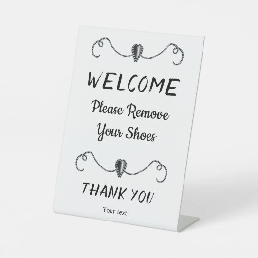 丁寧にゲストに靴を脱ぐよう伝える 台座サイン (正面)