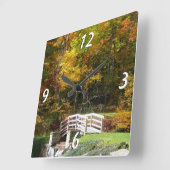 七つの泉の滝橋 I 紅葉の風景 スクエア壁時計 (傾斜)