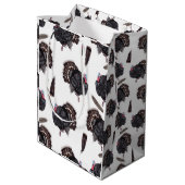 七面鳥と羽 – ホワイト抱き枕 ミディアムペーパーバッグ (裏面アングル)