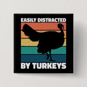 七面鳥に気を取られやすい可愛いオーナークールパーティー 缶バッジ (正面)