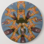 万華鏡のように千変万化するパターンキリン・マンダラ:抽象芸術・サファリ・アート 缶バッジ (正面)