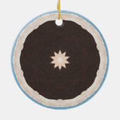 万華鏡のように千変万化するパターンチョコレートパイオーナメント セラミックオーナメント (裏面)