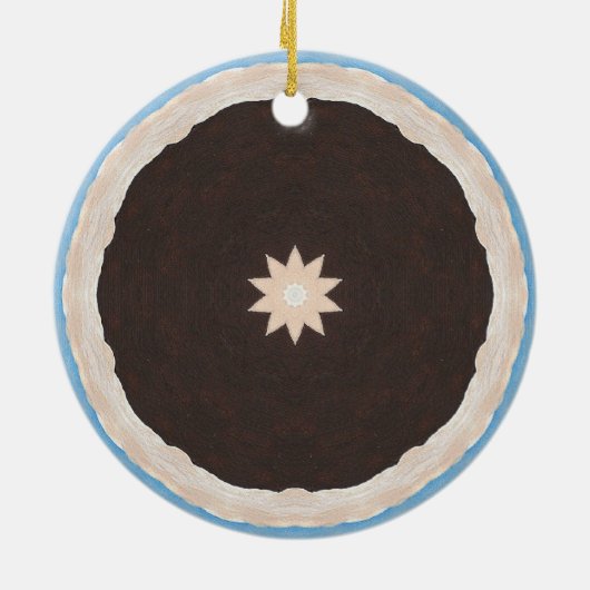 万華鏡のように千変万化するパターンチョコレートパイオーナメント セラミックオーナメント (裏面)