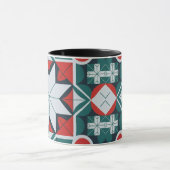 万華鏡のように千変万化するパターンパターン（の模様が）ある マグカップ (中央)