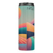 万華鏡のように千変万化するパターンヒルズランドスケープ タンブラー (裏面)