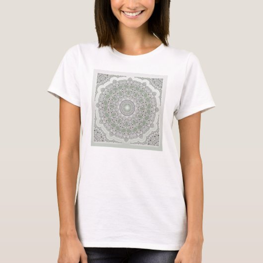 万華鏡のように千変万化するパターンフラクタル曼荼羅 – 灰色の緑 Tシャツ (正面)