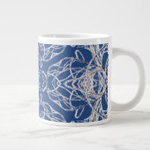 万華鏡のように千変万化するパターンブライトブルー,白独身の星 ジャンボコーヒーマグカップ (右)