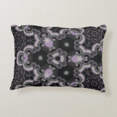 万華鏡のように千変万化するパターンブラックとラベンダーデザイン アクセントクッション (裏面)