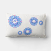 万華鏡のように千変万化するパターンプリント ランバークッション (裏面)