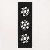 万華鏡のように千変万化するパターン・アートを10巻に収める ヨガマット (正面)