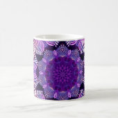 万華鏡のように千変万化するパターン(骨)突起花I コーヒーマグカップ (中央)