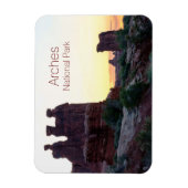 三つのゴシップ,朝の光の中の羊の岩,アーチ マグネット (縦)