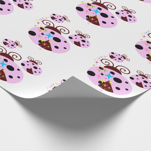 三つのピンクと黒の星付きレディバグ ラッピングペーパー (角)