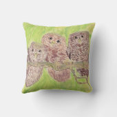 三つの小さなスクワリングのフクロウ絵画 – アクリル。 クッション (裏面)