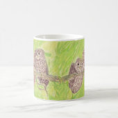 三つの小さなスクワリングのフクロウ絵画 – アクリル。 コーヒーマグカップ (中央)