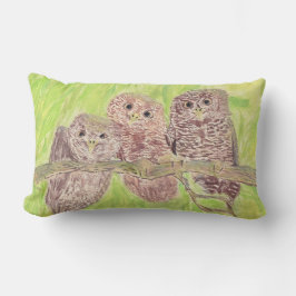 三つの小さなスクワリングのフクロウ絵画 – アクリル。 ランバークッション