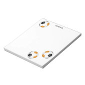 三つの黒オレンジ色のサッカーボールパーソナライズされた ノートパッド (回転)