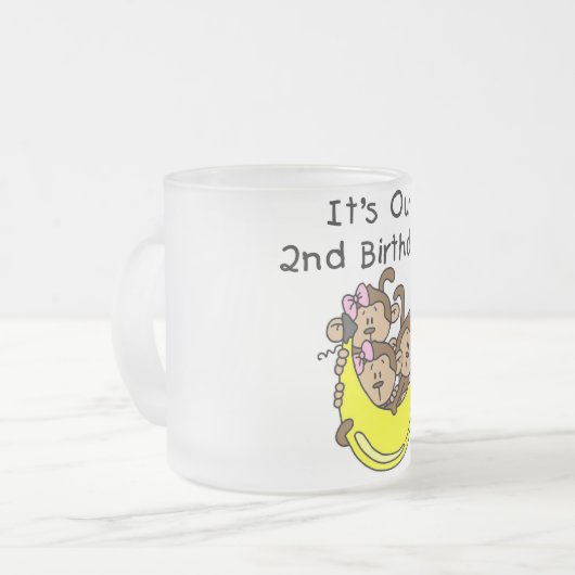 三つ子の二番目 – 2人の女の子と1人の男の子 フロストグラスマグカップ (正面左)