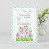 三人の女の子の赤ちゃんのための、かわいいキリンたちのおしゃれなベビーシャワー 招待状 (スタンド正面)