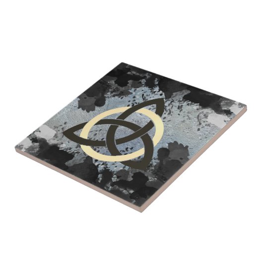 三位一体の結び目のケルト族の暗闇は空を曇らせます タイル (側面)