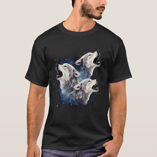 三匹のオオカミが月のオオカミに向かって吠えている Tシャツ (正面)
