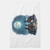 三匹のカメが月に吠える野生の山 キッチンタオル (縦)