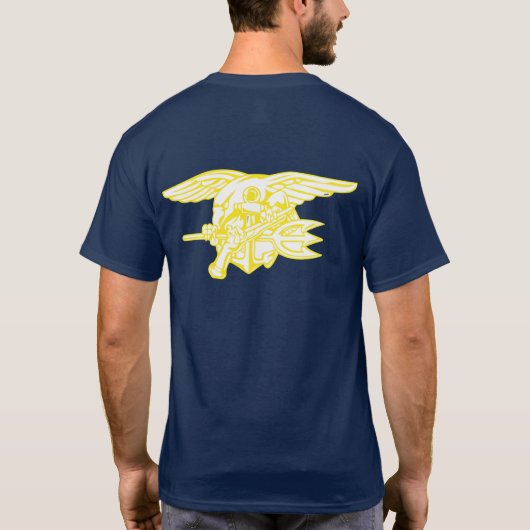 三叉の矛のTシャツだけ Tシャツ (裏面)