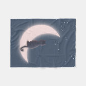 三日月に乗った黒猫の夜空柄コズィー フリースブランケット (正面(横))
