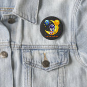 三日月に立つ宇宙飛行士のスペースアート 缶バッジ (インサイチュ)