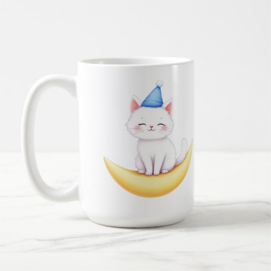 三日月のに座るかわいい白い子猫のマグカップ コーヒーマグカップ (左)
