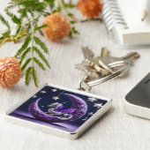 三日月の上の紫と白の竜 キーホルダー (側面)