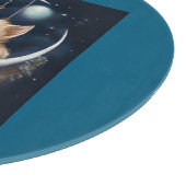 三日月の物体で眠っている子猫 カッティングボード (角)