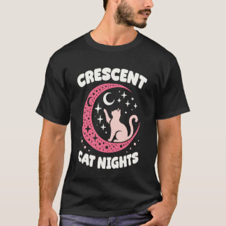 三日月の猫の夜のデザイン かわいい猫と月 Tシャツ