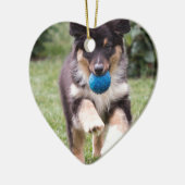 三着色されたオーストラリアの羊飼いの子犬 セラミックオーナメント (左)