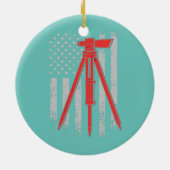 三脚サーベイフラッグAmerica 4th July Land Surveyor セラミックオーナメント (裏面)