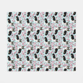 三色のコルギさくらんぼの花のフローラ フリースブランケット (正面(横))