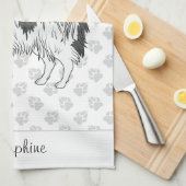 三色パピヨン手と名前を持つハッピードッグ キッチンタオル (四つ折り)