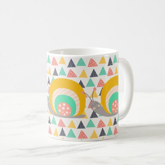 三角形にハッピースカタツムリ コーヒーマグカップ (正面右)