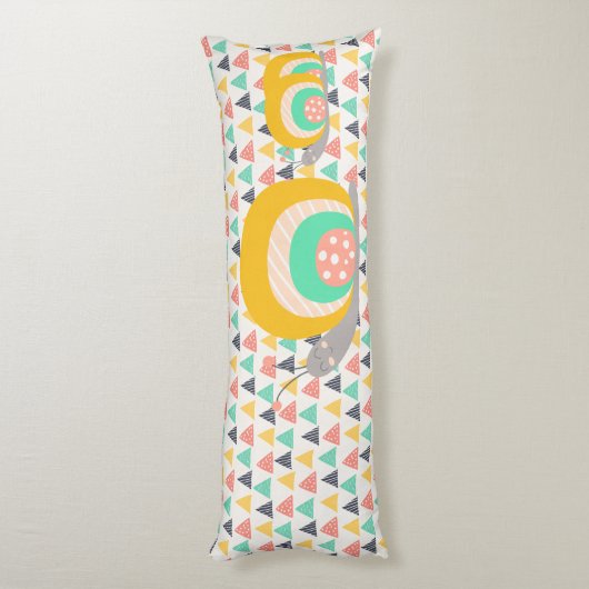 三角形にハッピースカタツムリ ボディピロー (裏面 (縦))