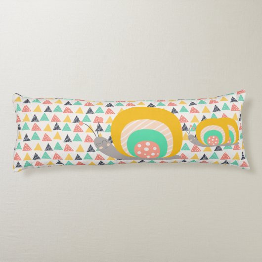 三角形にハッピースカタツムリ ボディピロー (裏面)