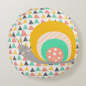 三角形にハッピースカタツムリ ラウンドクッション (正面)