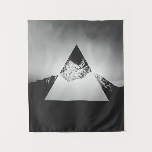 三角形に鏡像化された幾何学的な山 タペストリー (正面)