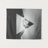 三角形に鏡像化された幾何学的な山 タペストリー (正面(横))