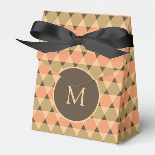 三角形のパターン フェイバーボックス (正面サイド)