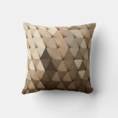 三角形の中間色ベージュのタンブラウン クッション (裏面)