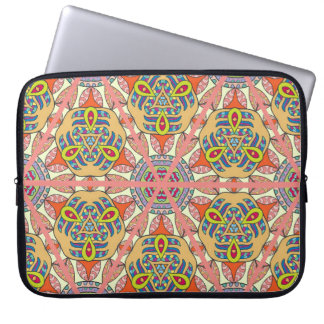 三角形カラフルパッチワーク、手描きアート。 ラップトップスリーブ