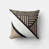 三角形ストライプのオプション – トープ、白黒 クッション (正面)