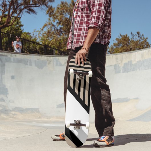 三角形ストライプのオプション – トープ、白黒 スケートボード (室外2)