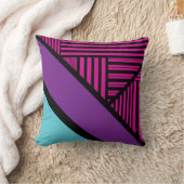 三角形ストライプの – ピンク、紫、青、黒 クッション (ブランケット)